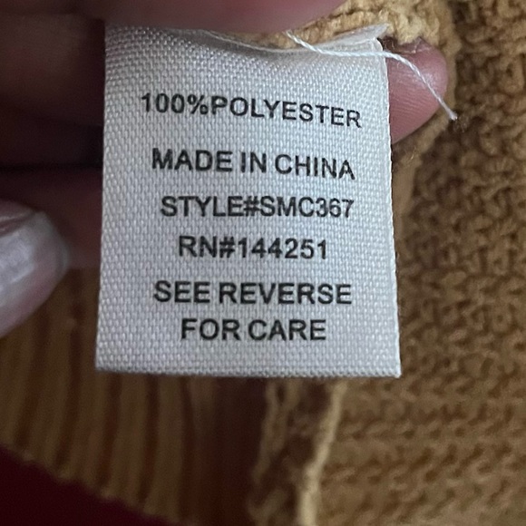 Jessica Simpson Twisted Front Cropped Sweater - Picture 3 of 9